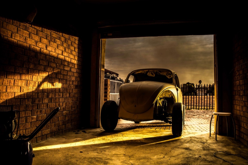 carrosserie-SALERNES-min_car_garage_volkswagen_sunset_vw_beetle-81658